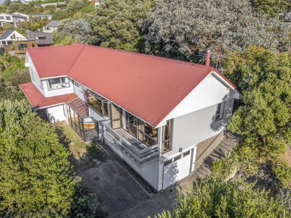 19 Taupo Crescent, Plimmerton, Porirua - Carousel 1