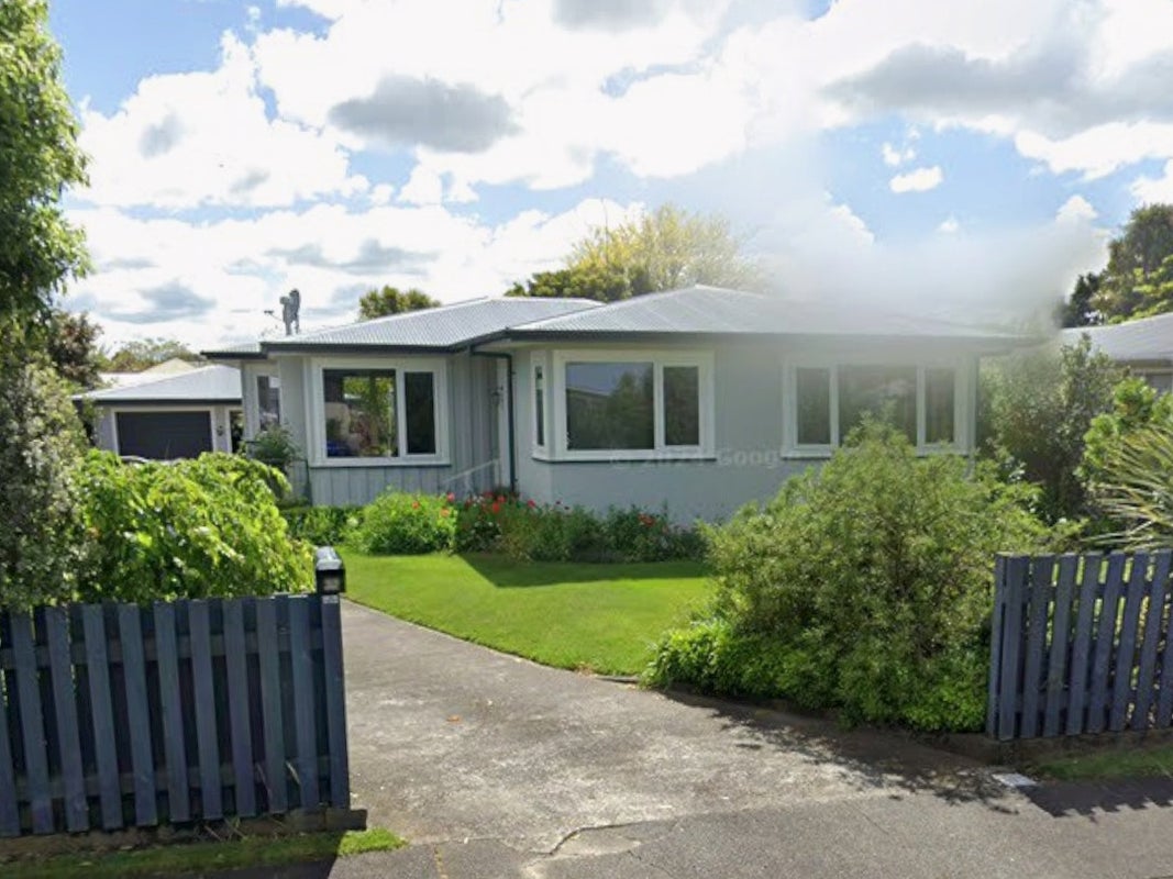 32 Windsor Street, Terrace End, Palmerston North - Carousel 1