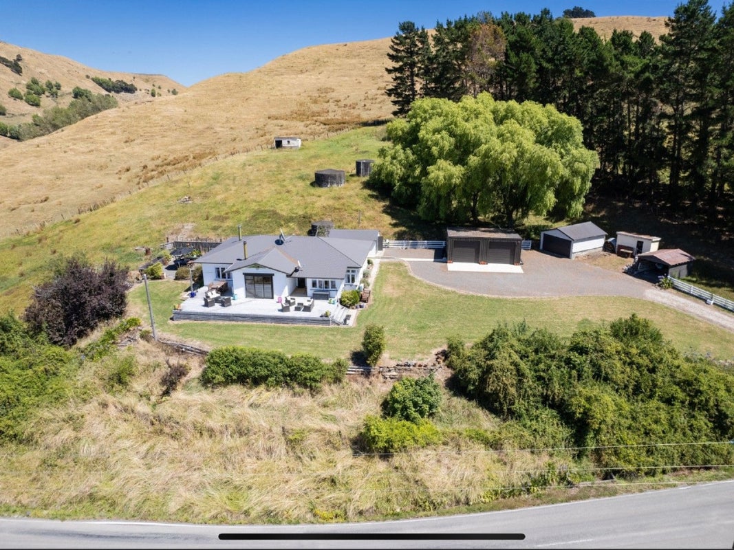 288 River Road, Pongaroa - Carousel 1