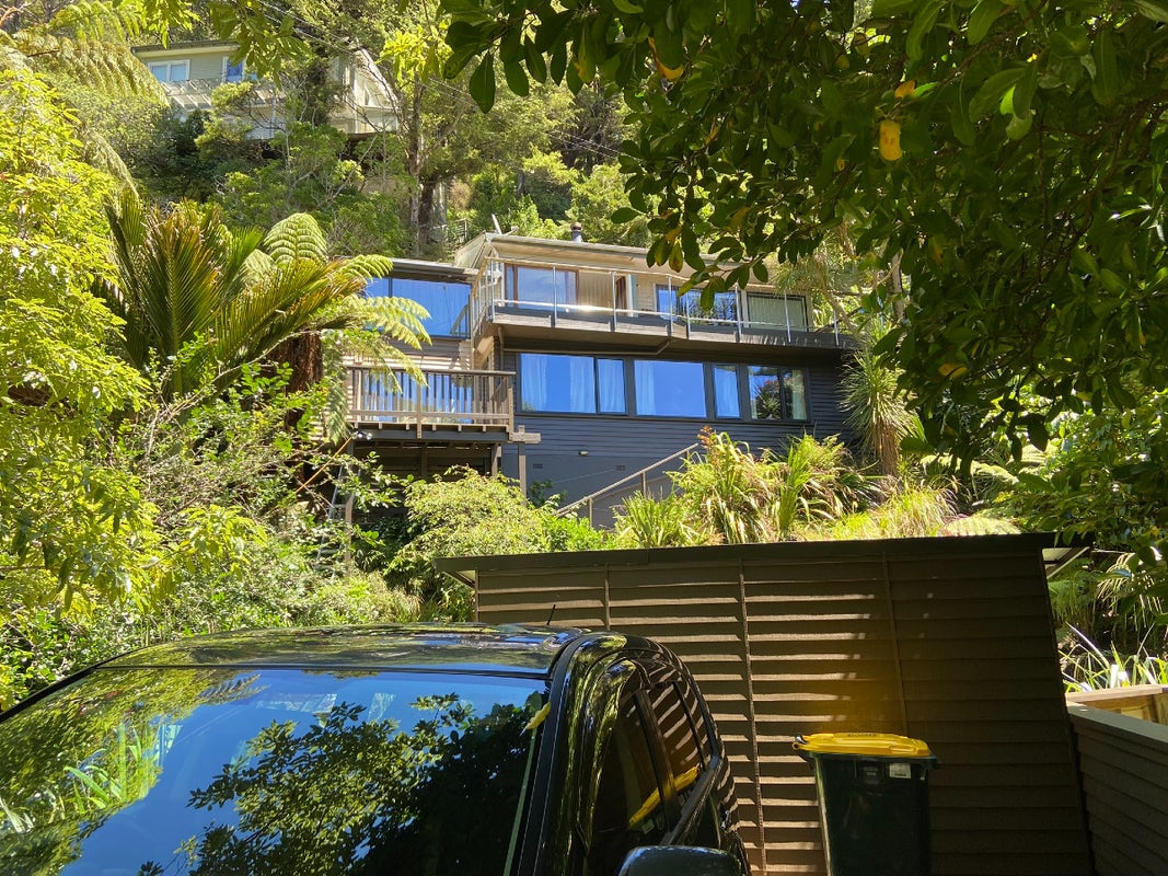 12 Huia Road, Days Bay, Lower Hutt - Carousel 1