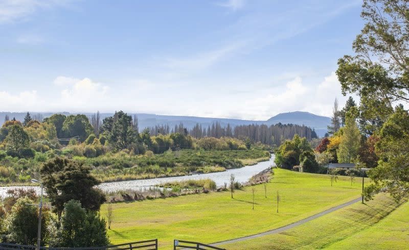 8 Gosling Grove, Turangi, Turangi - Carousel 1