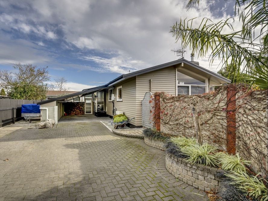 10 Hastie Place, Onekawa, Napier - Carousel 1