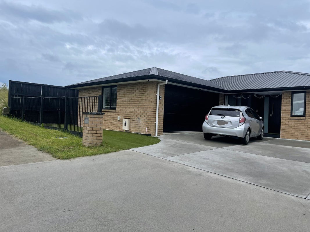 32 Te Tiireke Drive, Glenview, Hamilton - Carousel 1