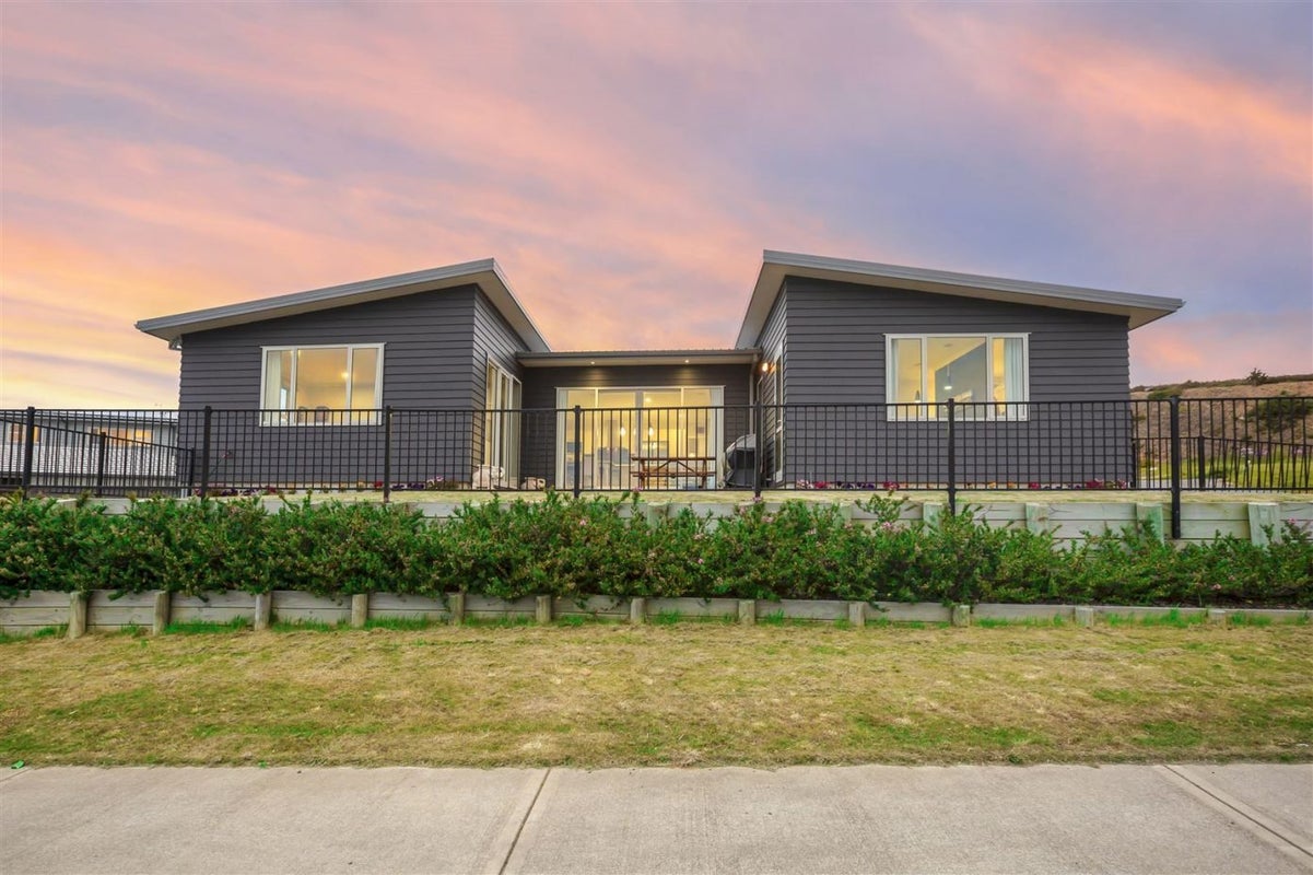 39 John Burke Drive, Aotea, Porirua - Carousel 1