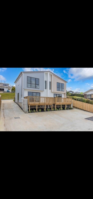 44A Cyclarama Crescent, Massey, Auckland - Carousel 1