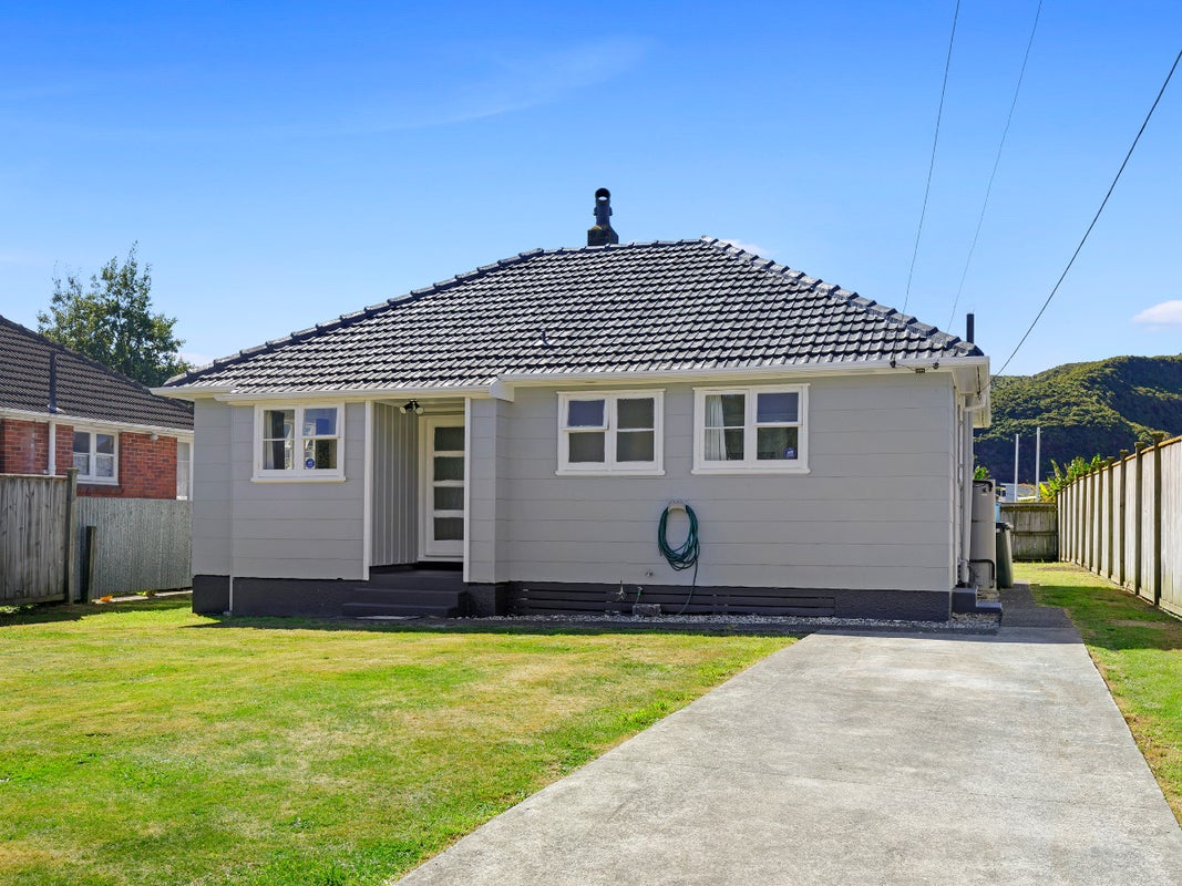 9 Farmer Crescent, Taita, Lower Hutt - Carousel 1