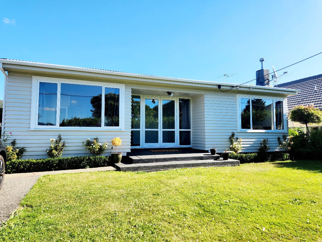 12 Porutu Street, Fairfield, Lower Hutt - Carousel 1
