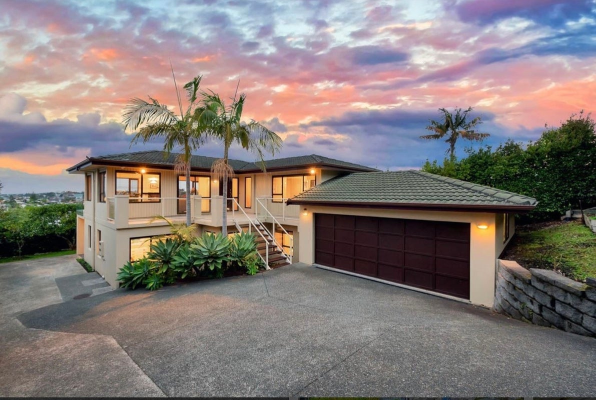 2/19A Seaview Road, Castor Bay, Auckland - Carousel 1