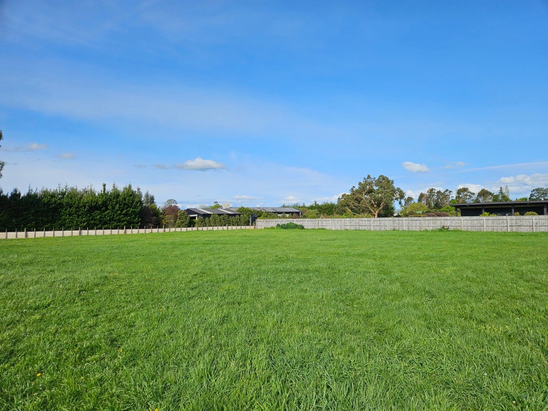 19 Mill Grove, Clareville, Carterton - Carousel 1