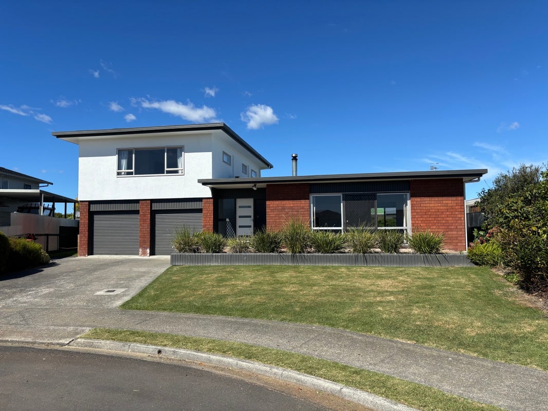 6 Somerset Place, Taradale, Napier - Carousel 1