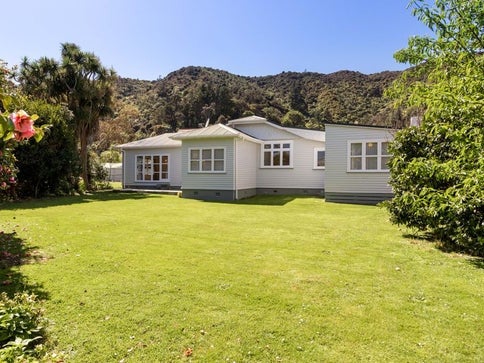 38 Norton Park Avenue, Fairfield, Lower Hutt - Carousel 1