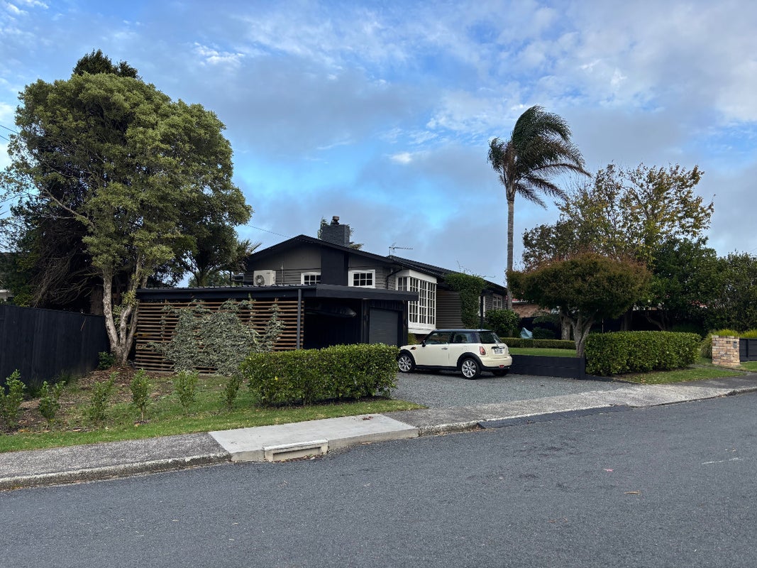 13 Japonica Drive, Beach Haven, Auckland - Carousel 1