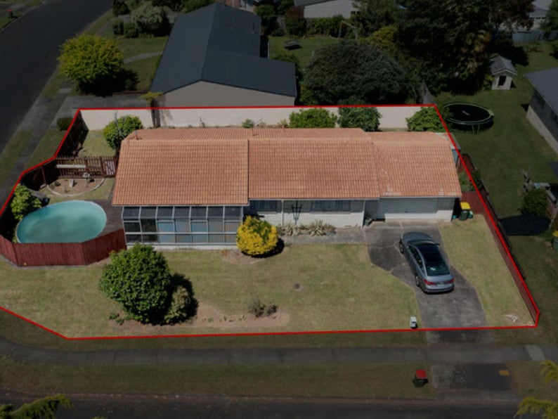 34 Ashurst Avenue, Pukete, Hamilton - Carousel 1