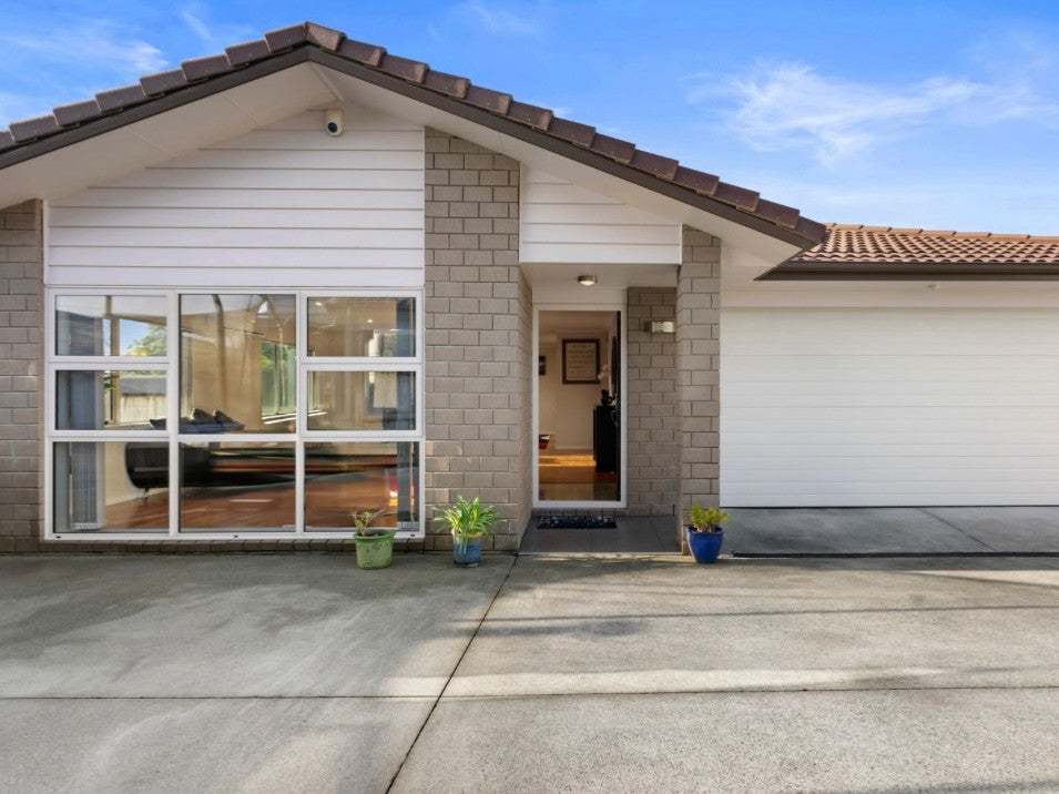 62A Lincoln Park Avenue, Massey, Auckland - Carousel 1
