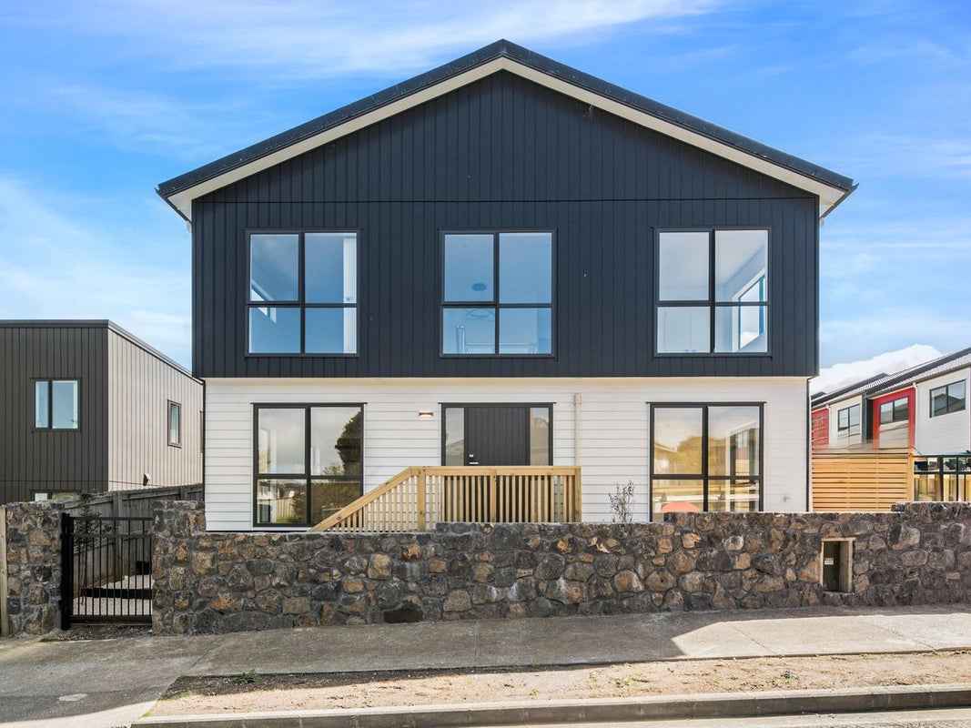 1/4 Delemere Place, Glen Innes, Auckland - Carousel 1