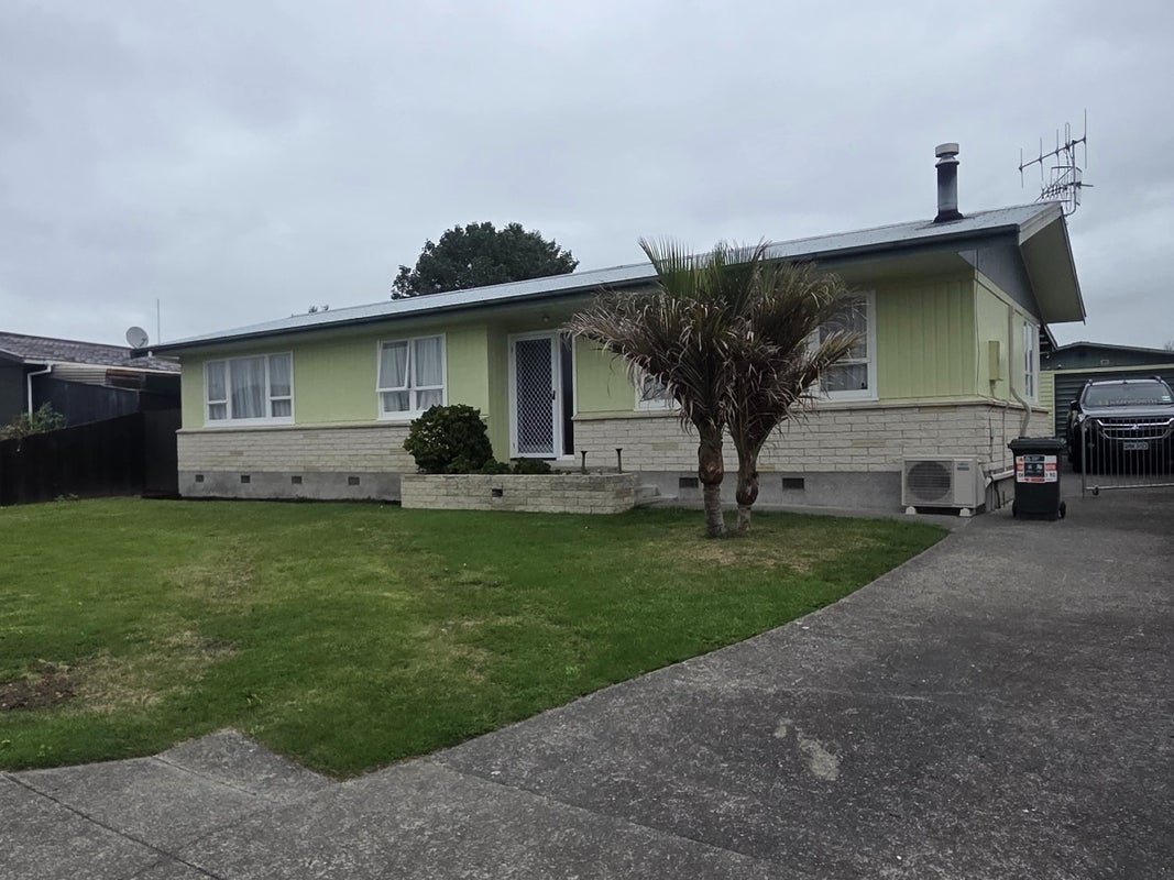 52 Wynyard Crescent, Tamatea, Napier - Carousel 1
