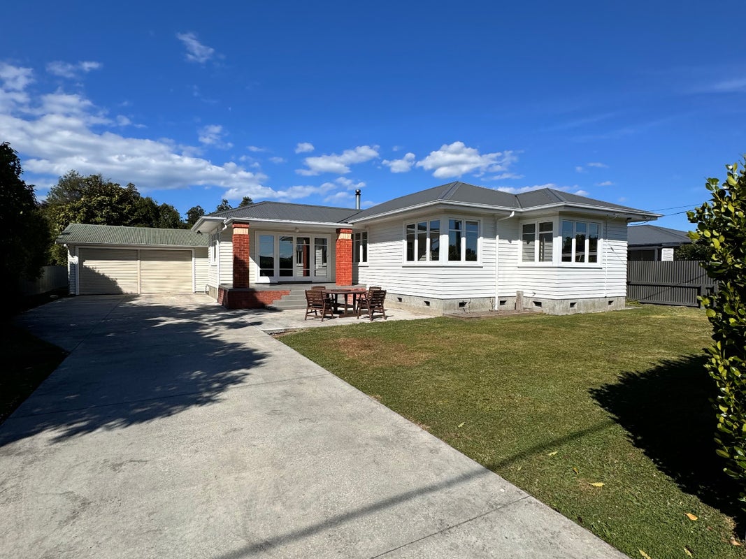 201 Caroline Place, Mayfair, Hastings - Carousel 1