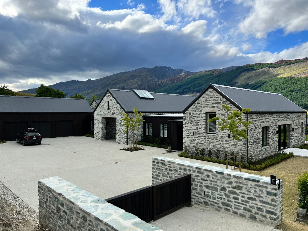 2 Campbell Lane, Arrowtown, Arrowtown - Carousel 1