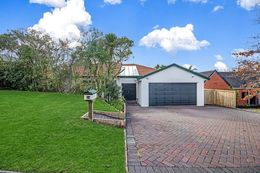 14 Sophora Way, Albany, Auckland - Carousel 1