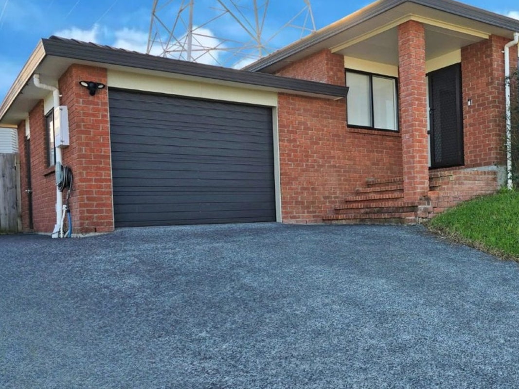 27 Killygordon Place, Massey, Auckland - Carousel 1