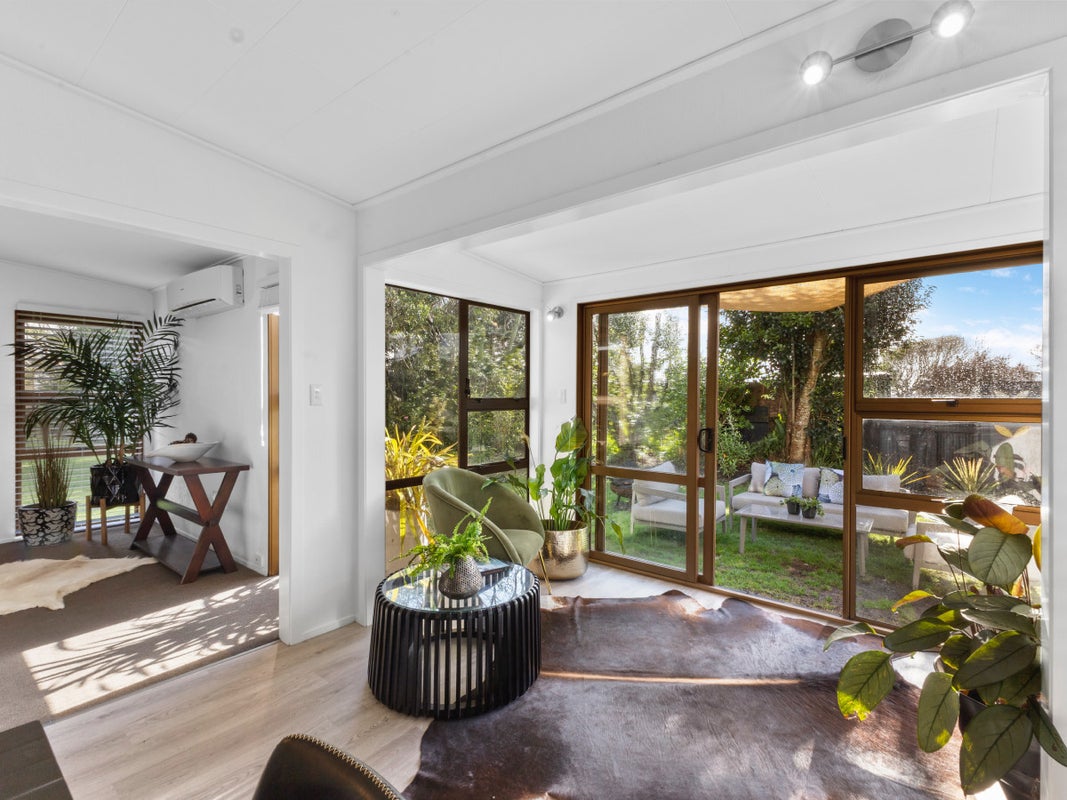 2/3A Julian Place , Westown, New Plymouth - Carousel 1