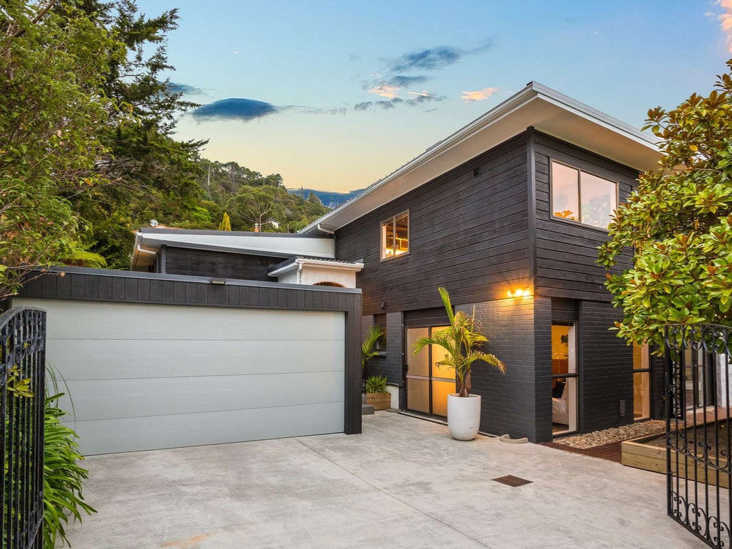 2 Pohue Grove, Stokes Valley, Lower Hutt - Carousel 1