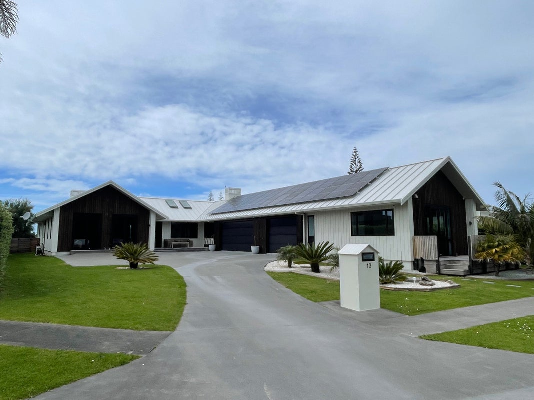 13 Beach Cove, Wainui, Gisborne - Carousel 1