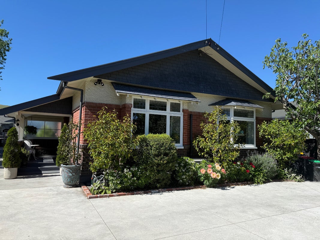 26 Gamblins Road, Saint Martins, Christchurch - Carousel 1