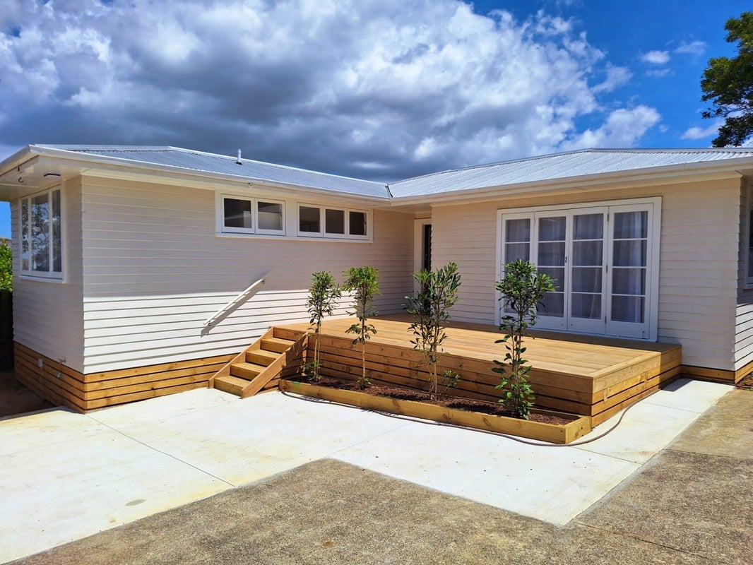 13A Torrington Crescent, Glen Innes, Auckland - Carousel 1