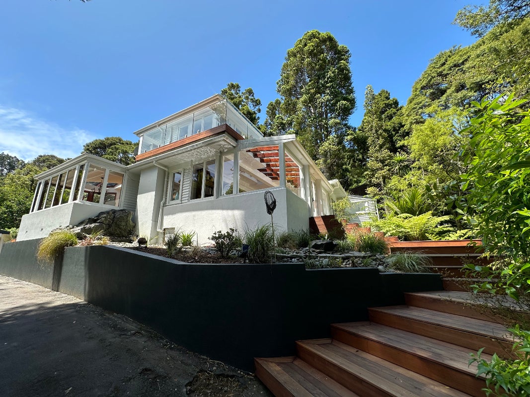 15 Taraire Road, Titirangi, Auckland - Carousel 1