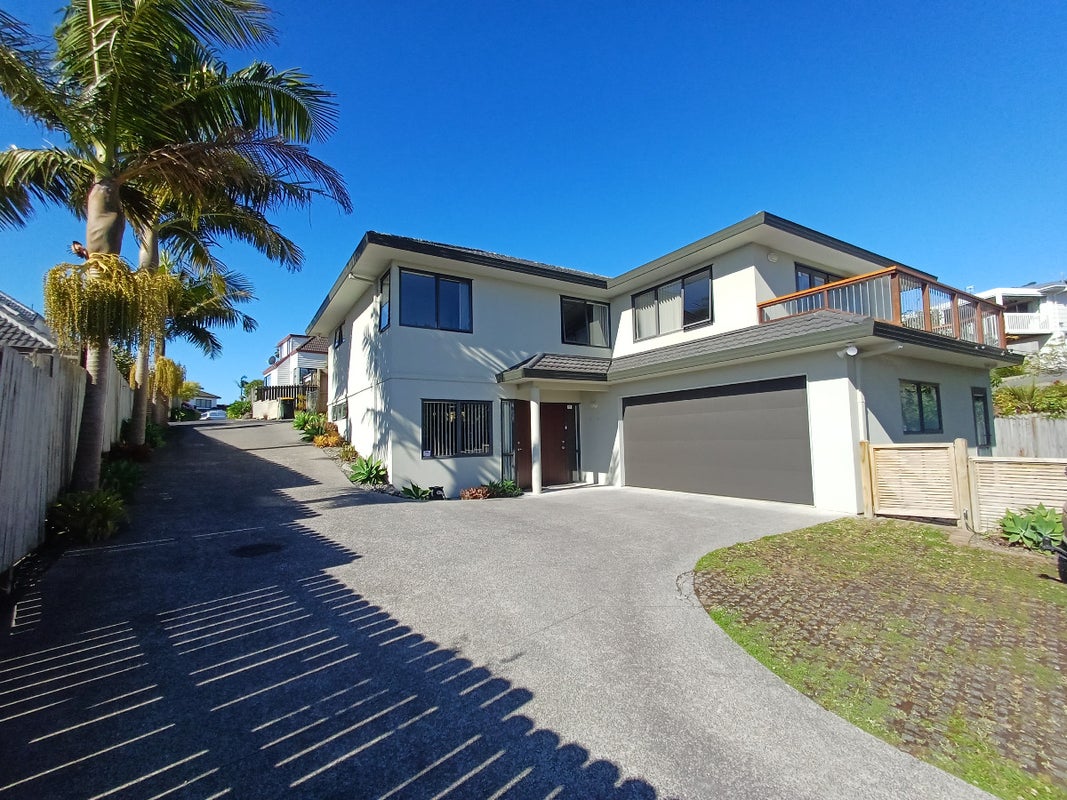 11 Eske Place, Highland Park, Auckland - Carousel 1