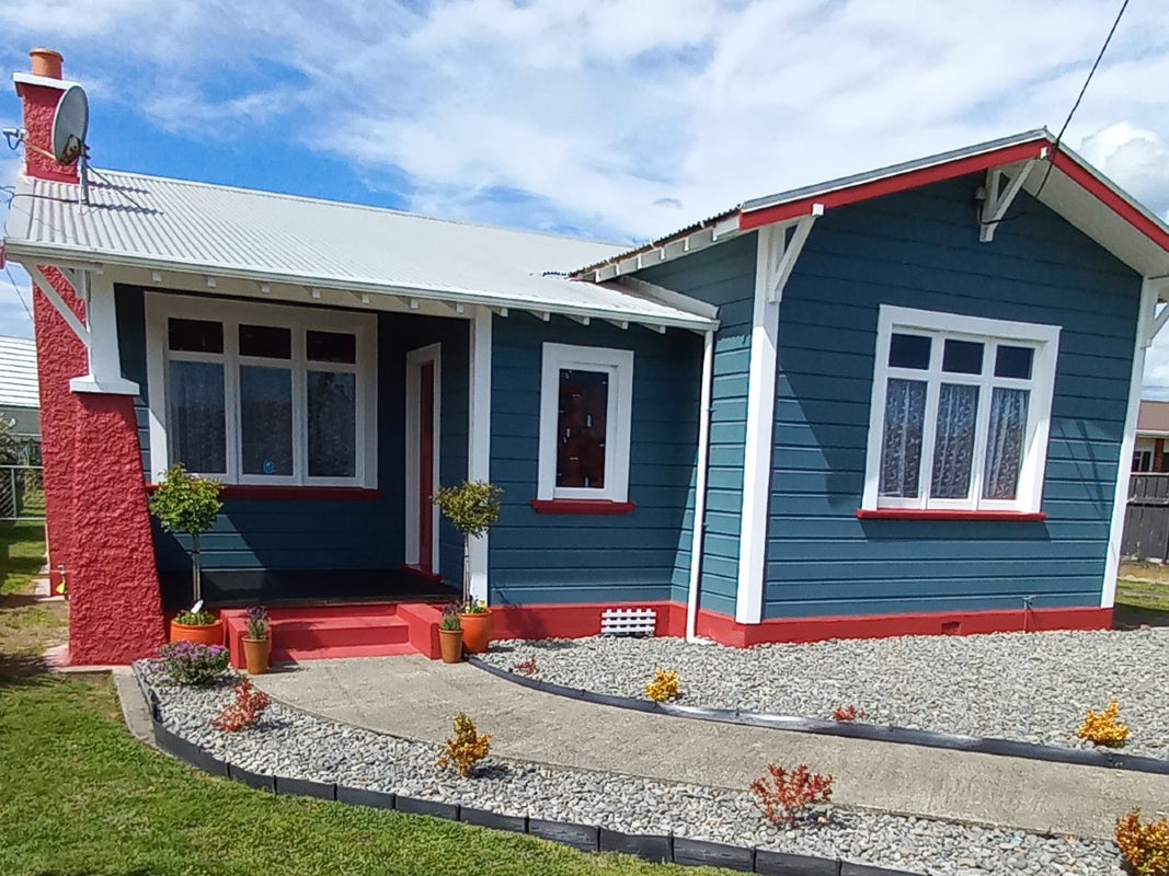 4 Puriri Street, Gonville, Whanganui - Carousel 1