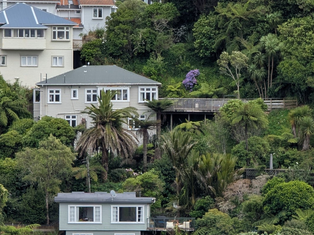 4 Raroa Crescent, Northland, Wellington - Carousel 1
