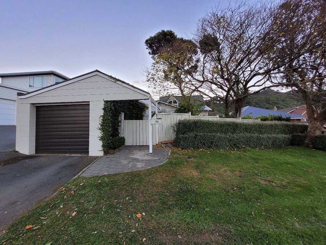32 Box Hill, Khandallah, Wellington - Carousel 1