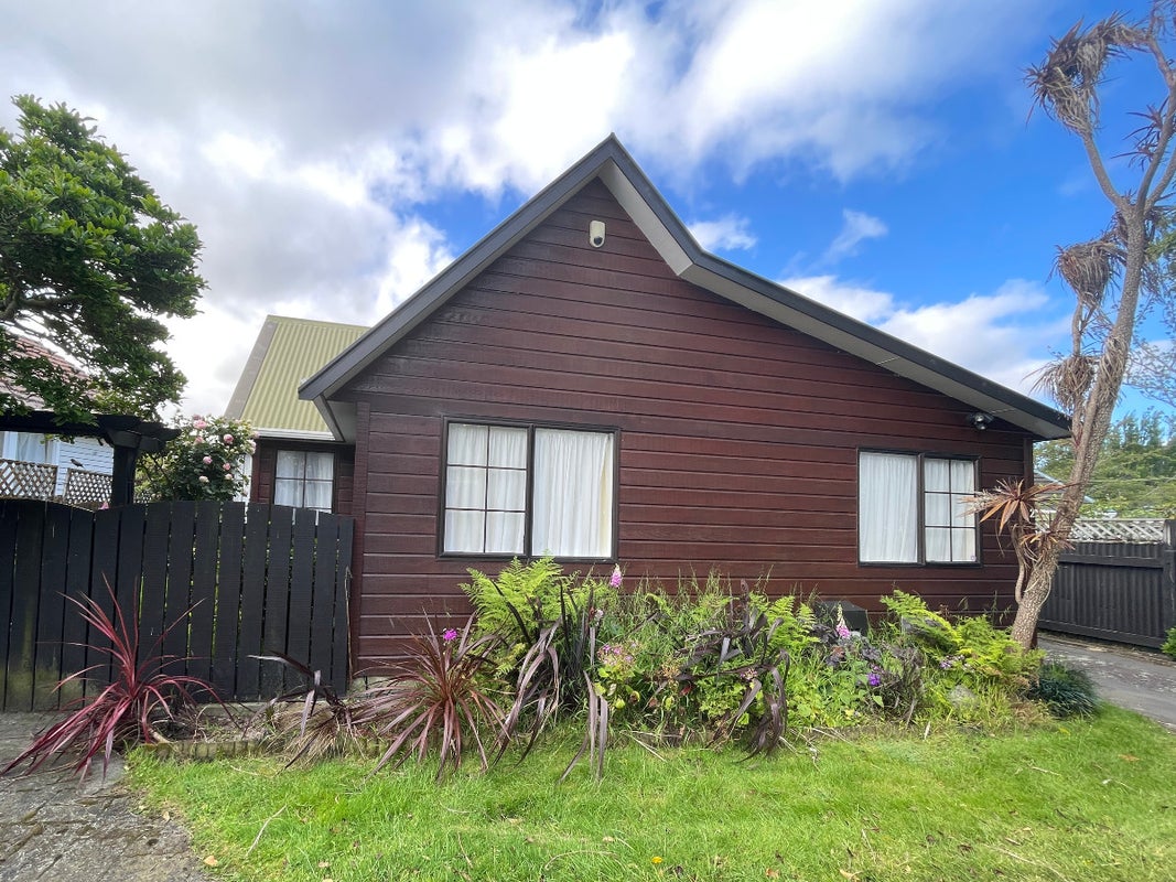 2/5 Tilbury Street, Fairfield, Lower Hutt - Carousel 1