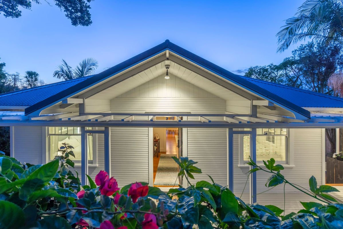 2 Derwent Street, Morningside, Auckland - Carousel 1