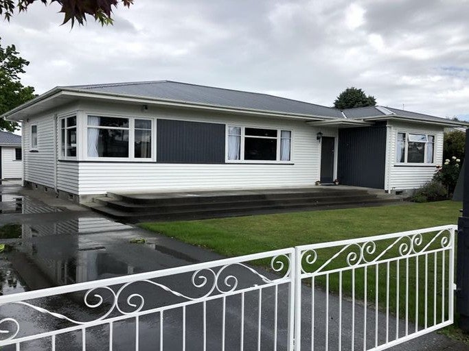 1307 Caroline Road, Mayfair, Hastings - Carousel 1
