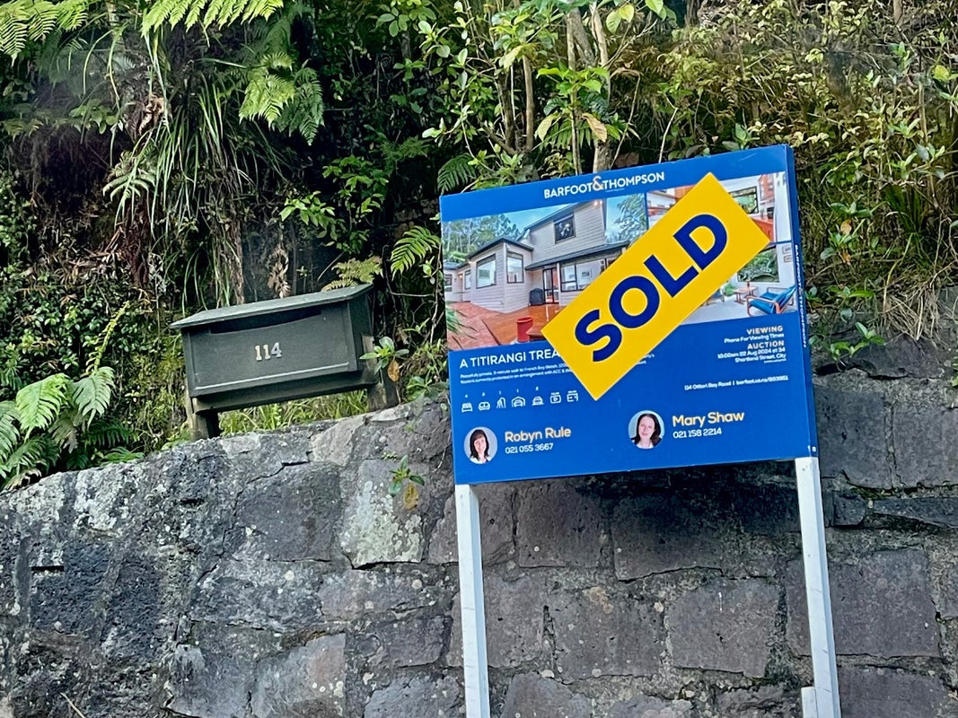 114 Otitori Bay Road, Titirangi, Auckland - Carousel 1