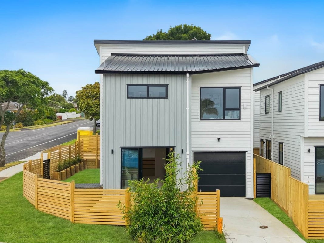 91 Gills Road, Bucklands Beach, Auckland - Carousel 1