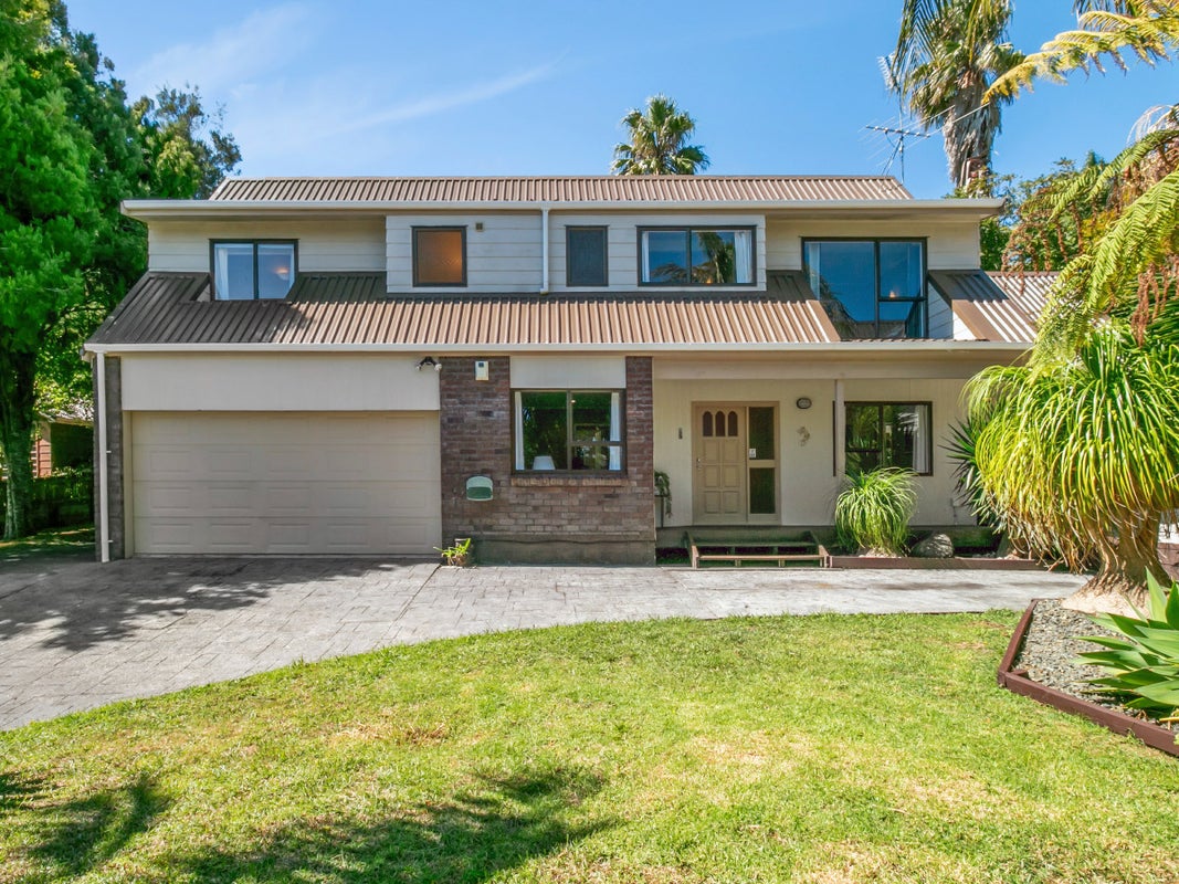 5 Gleneagles Grove, Wattle Downs, Auckland - Carousel 1