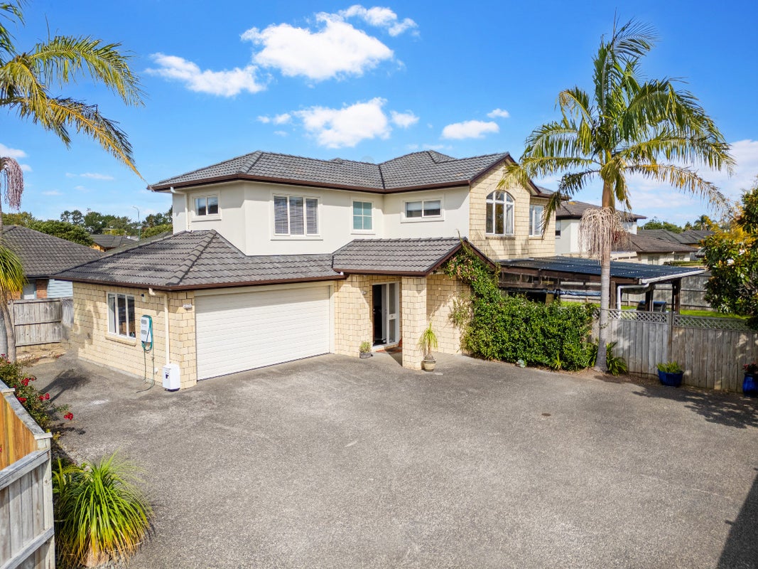 12 Fergy Crescent, Wattle Downs, Auckland - Carousel 1