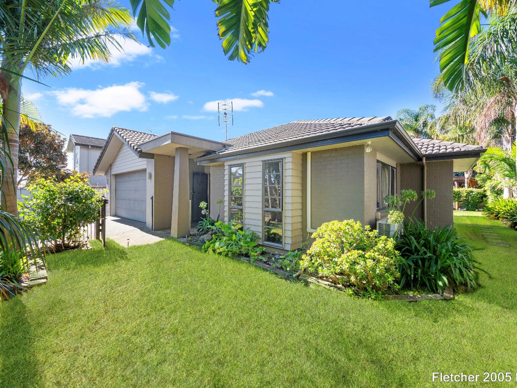 32 Belfry Place, Wattle Downs, Auckland - Carousel 1