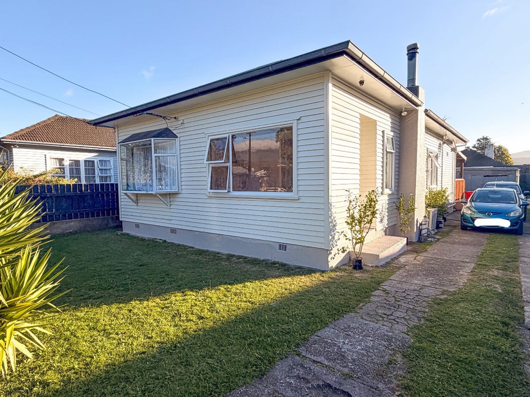 7 Poplar Grove, Ebdentown, Upper Hutt - Carousel 1