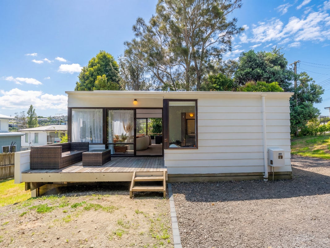 10 Rata Road, Stanmore Bay, Whangaparaoa - Carousel 1