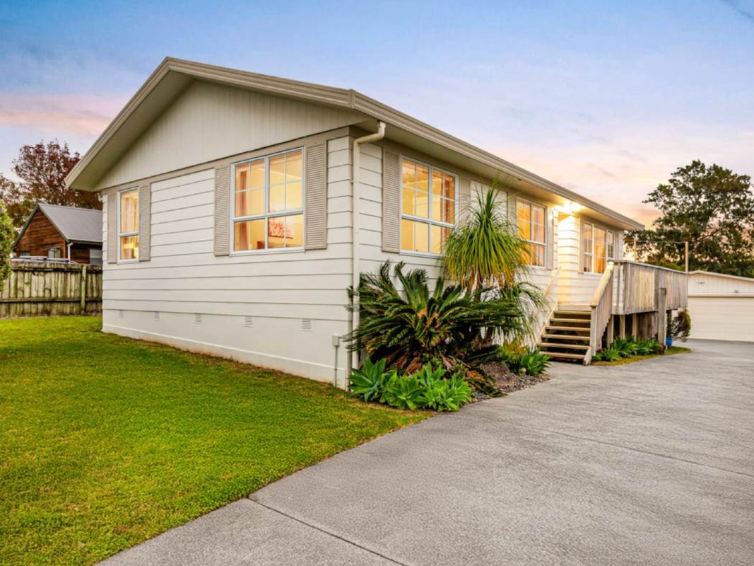 30 Taioma Crescent, Te Atatu Peninsula, Auckland - Carousel 1