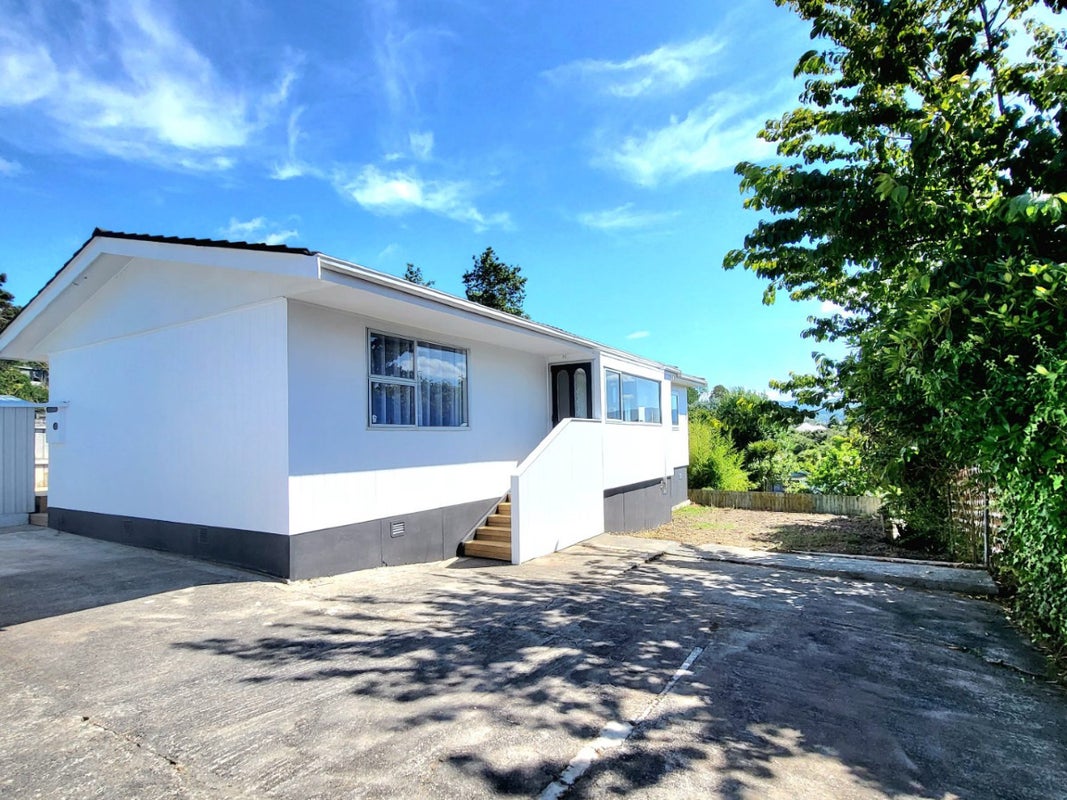 2/13 Sunnyside Road, Sunnyvale, Auckland - Carousel 1