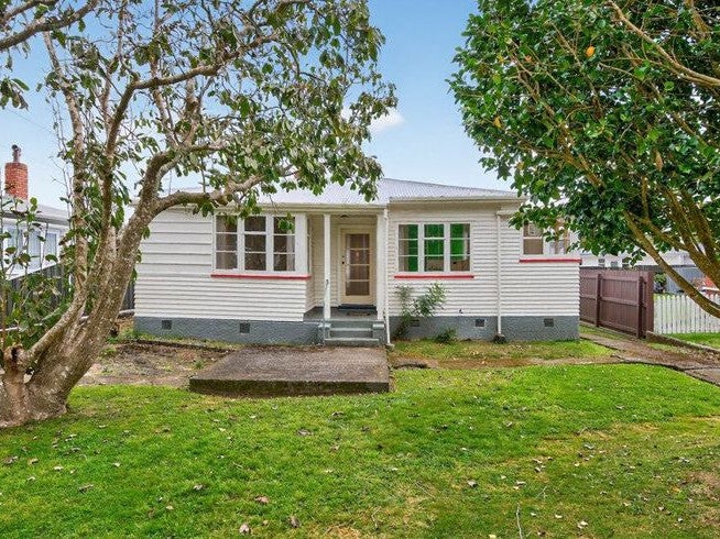 10 Godley Street, Waterloo, Lower Hutt - Carousel 1