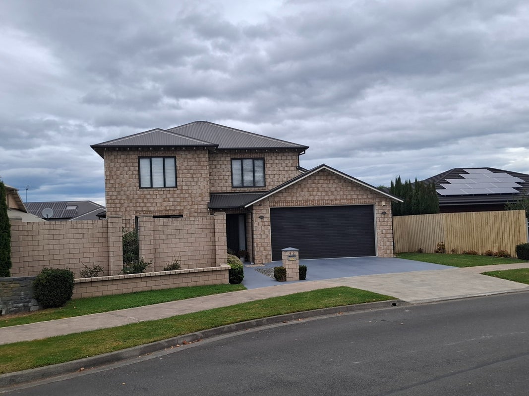 42 Crombie Green, Northwood, Christchurch - Carousel 1