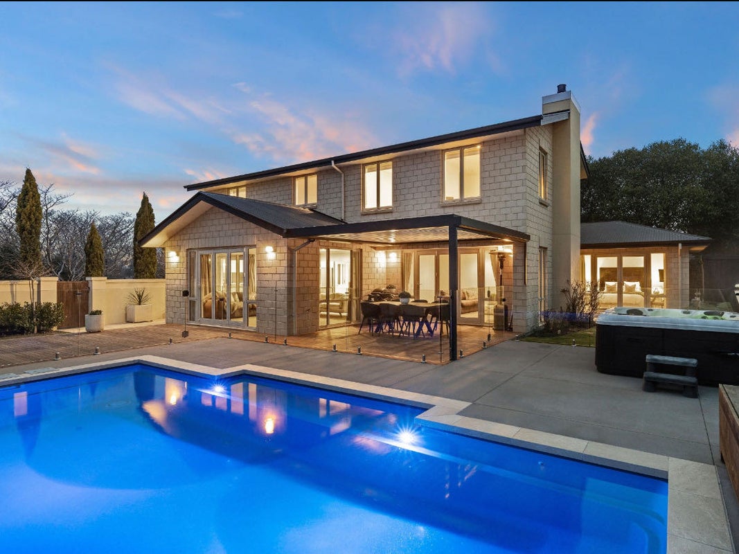 6 Benmore Gardens, Harewood, Christchurch - Carousel 1