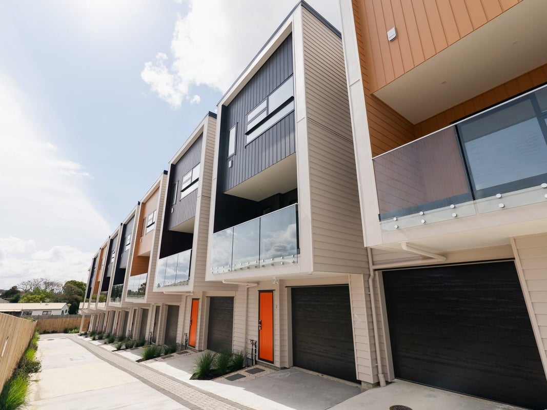 2/3153 Great North Road, New Lynn, Auckland - Carousel 1